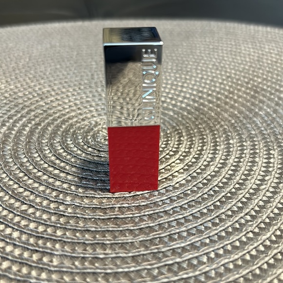 Clinique Pop Lip-color plus Primer Rogue Intense plus Base Cherry Pop lipstick - Picture 4 of 7